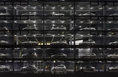 Cła na auta z Chin: Mercedes, VW i nowe przepisy USA - featured image