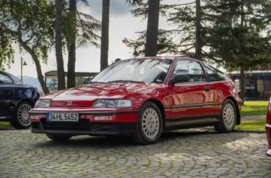 Facelift czy nowy model? Trzy różne odpowiedzi na ten sam - featured image