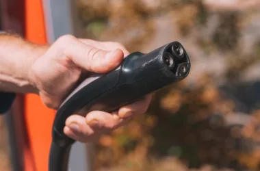 Jak długo ładuje się samochód elektryczny?