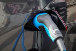 Ładowanie AC i DC oraz złącza CCS, Type 2, CHAdeMO – kompletny przewodnik