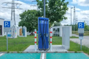 Ile kosztuje ładowanie samochodu elektrycznego? Ceny w domu i na stacjach publicznych [lipiec 2026]