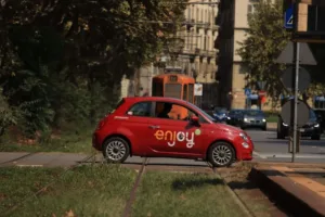 Fiat 500e i BMW iX1 tanieją w UK dzięki dopłacie ECG - featured image