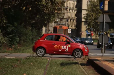 Fiat 500e i BMW iX1 tanieją w UK dzięki dopłacie ECG - featured image