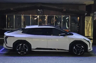Kia EV4 GT, Range Rover GT i Ford z Geely: nowe elektryki 2026 - featured image