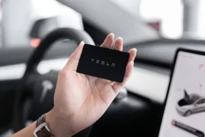 EV w Europie z 25% udziałem, Tesla wraca w Kalifornii - featured image