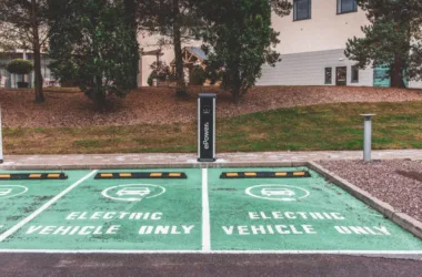Sieci ładowania EV: Pilot 300 stacji, Allego migruje 35 000 punktów - featured image