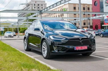 Tesla vs Chiny: Model Y, Xpeng L03 i 650 modeli w 2026 - featured image