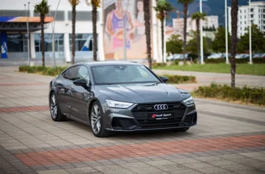 Audi S6 jako PHEV i update Cadillaca – sierpień 2026 - featured image