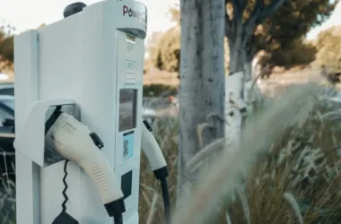 Rivian dostarcza Amazonowi 40 000 elektrycznych vanów - featured image