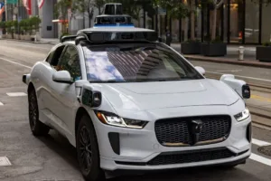 Robotaxi w USA, sierpień 2026: Zoox, Waymo i Uber - featured image