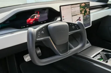 Tesla Autopilot w wypadku trenera NFL – sierpień 2026 - featured image