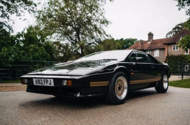 Nowy Lotus Esprit: hybrydowe V8 z mocą ponad 1000 KM w 2028 roku - featured image