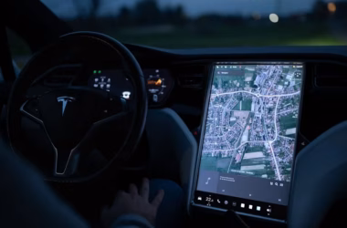 Tesla Cybercab pod lupą NHTSA – wrzesień 2026 - featured image