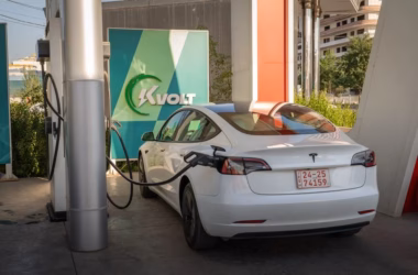 Tesla kontra chińska konkurencja – wrzesień 2026 - featured image