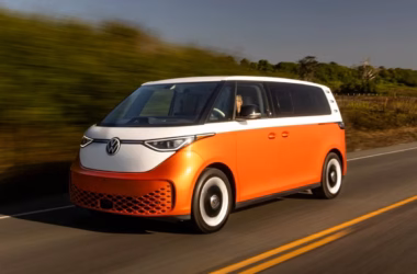 VW przesuwa ID. Buzz na rynek USA do 2028 roku - featured image