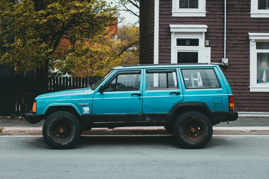 Jeep Recon EV, EQE Sedan wycofany – październik 2026 - featured image